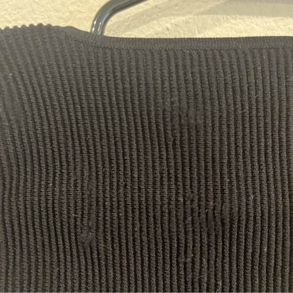 Aritzia Babaton black ribbed cropped xxsmall top figure hugging - Picture 6 of 7